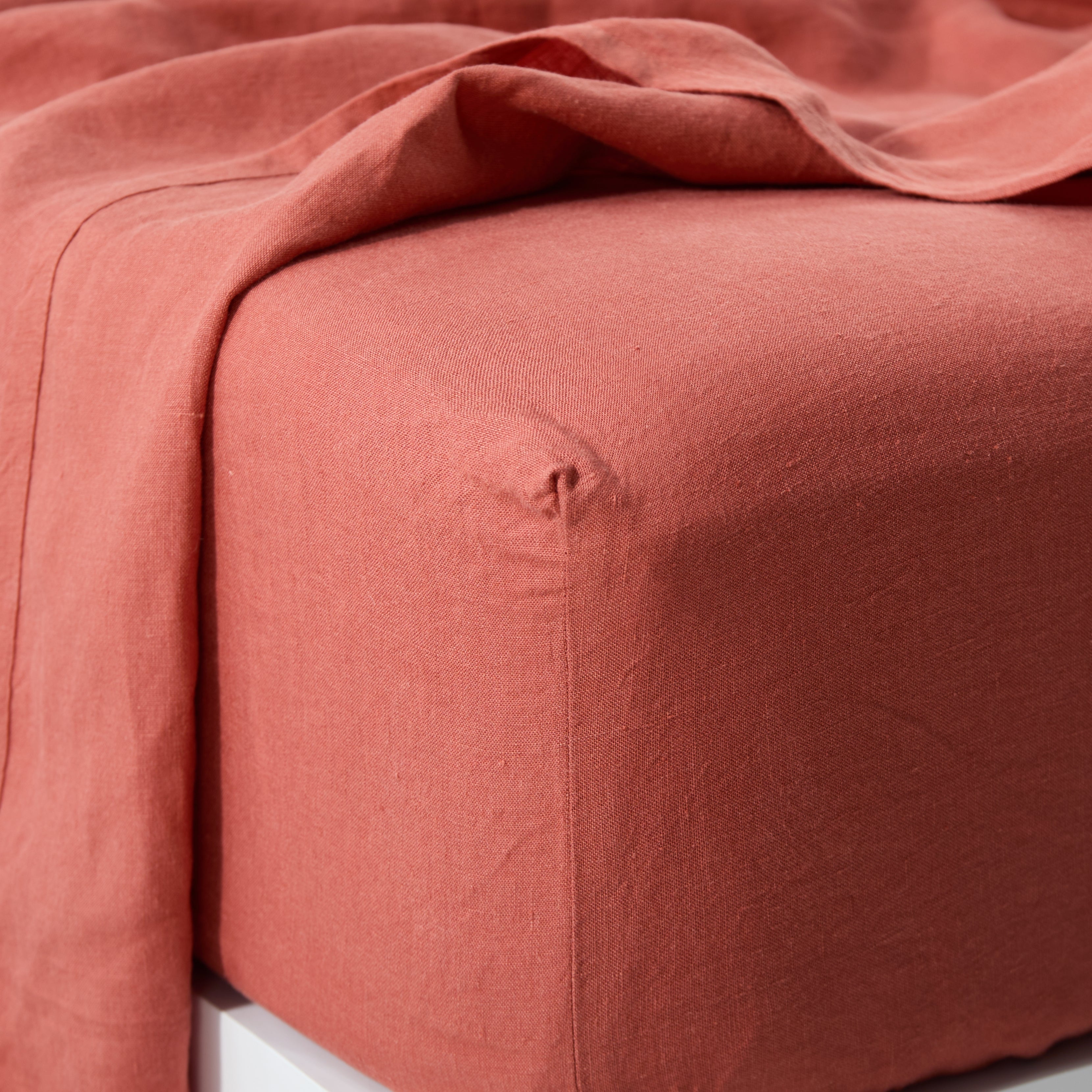 Bart Yarn-dyed Linen Fitted Sheet in Maple