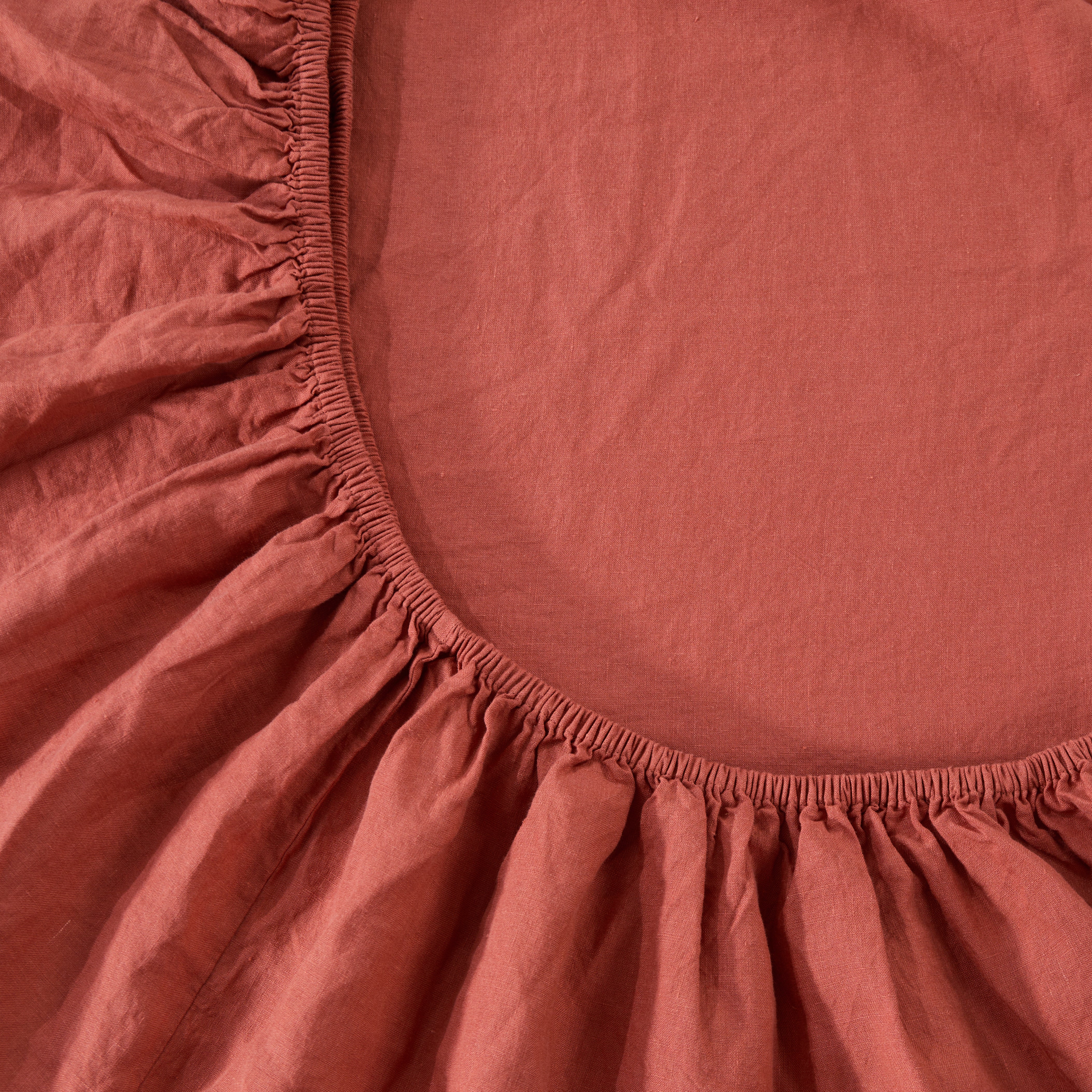 Bart Yarn-dyed Linen Fitted Sheet in Maple