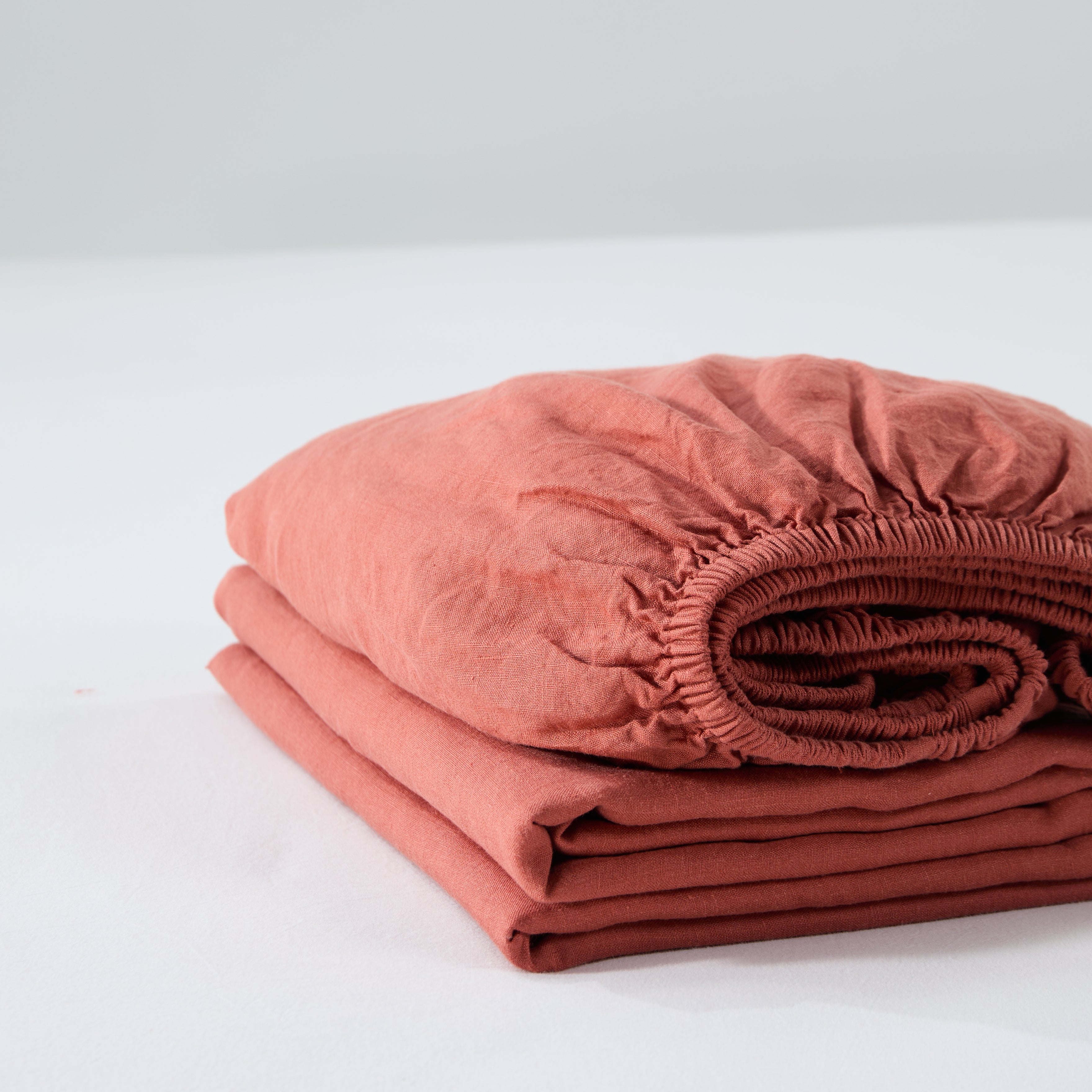 Bart Yarn-dyed Linen Fitted Sheet in Maple