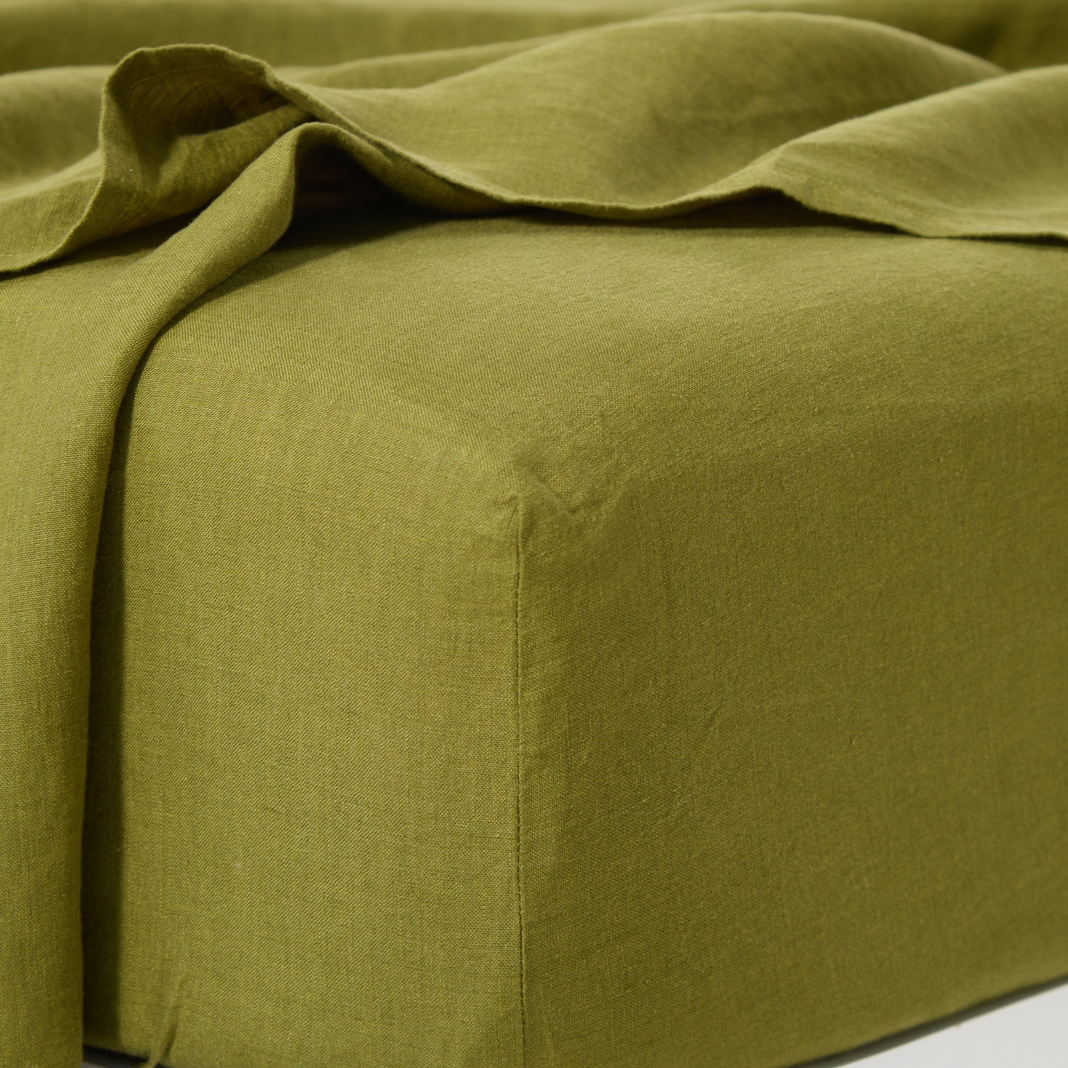 Bart Yarn-dyed Linen Fitted Sheet in Moss