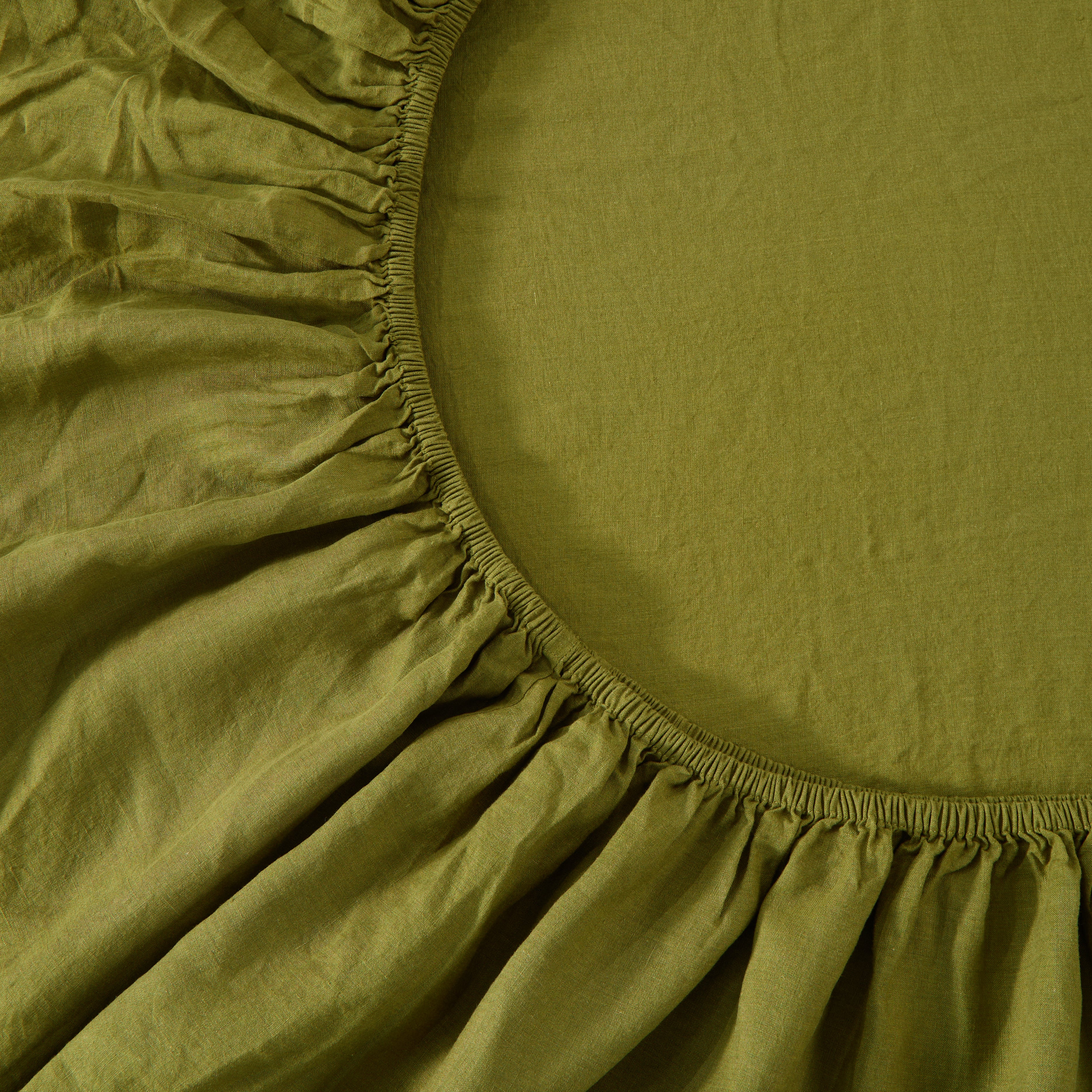 Bart Yarn-dyed Linen Fitted Sheet in Moss